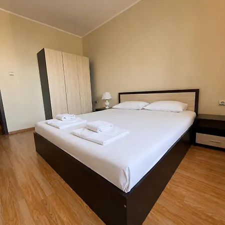 Апартамент Near The In - Pool Access *